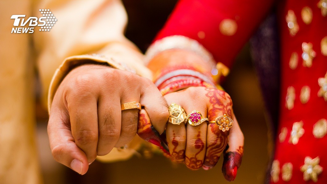 印度一名女子結婚隔年就成為寡婦，婆婆要求她嫁給姪子卻屢遭拒絕。（示意圖／shutterstock 達志影像）