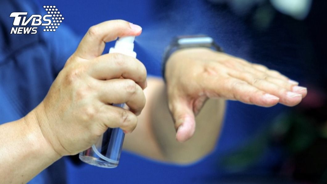 疾管署防疫醫師林詠青表示，乾洗手無法防腸病毒建議以肥皂濕洗手。（圖／中央社）