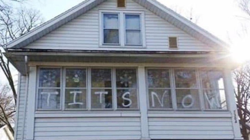 孩子高興在窗上寫心願瞬間成18禁。（圖／翻攝自@Heisenherr twitter ）