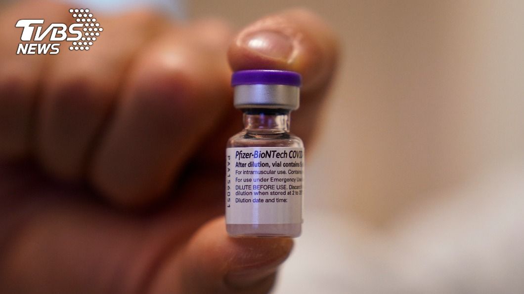 輝瑞第一批疫苗開打。（圖／達志影像美聯社） 新冠疫苗開打第一天　輝瑞執行長表明不插隊接種