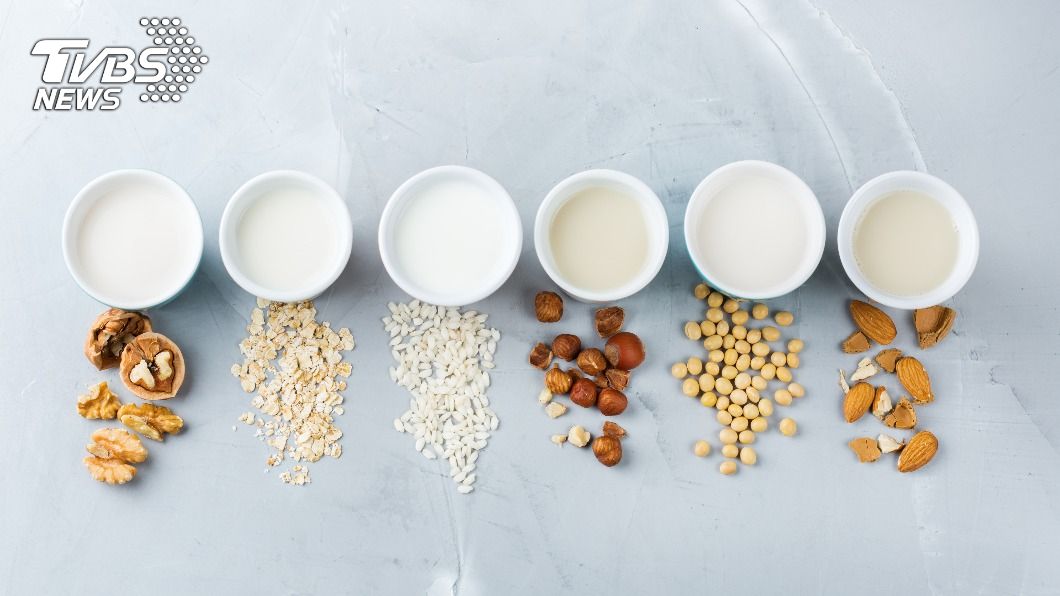 不同的植物奶擁有不同的營養價值。（示意圖／shutterstock達志影像）