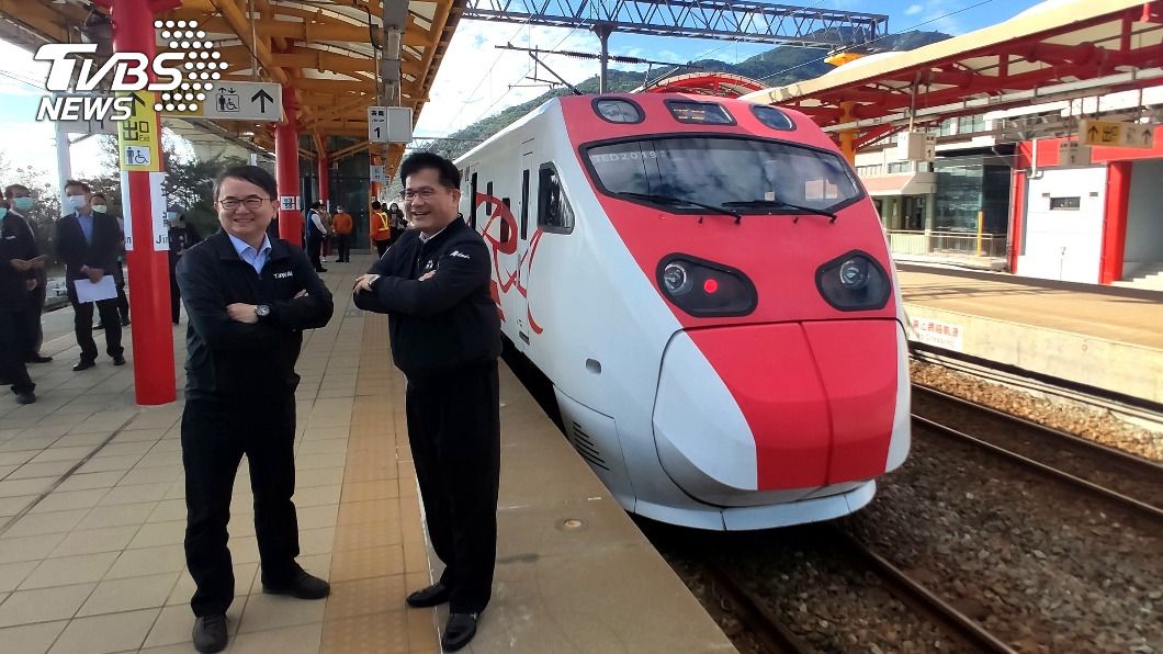 交通部長林佳龍宣布，正式進入全台一日鐵道生活圈。（圖／中央社）