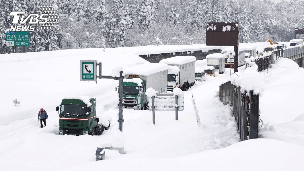 日本新潟縣，未來2天仍有下大雪可能。（圖／達志影像路透社）