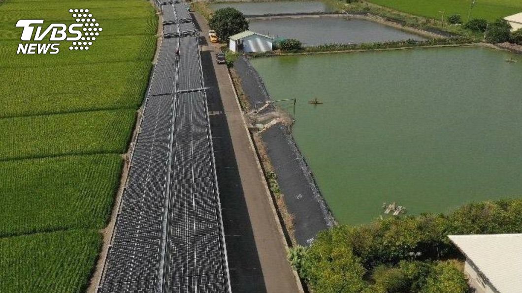 農田水利署屏東管理處將灌排水路租給光電公司設置太陽能板。（圖／中央社）