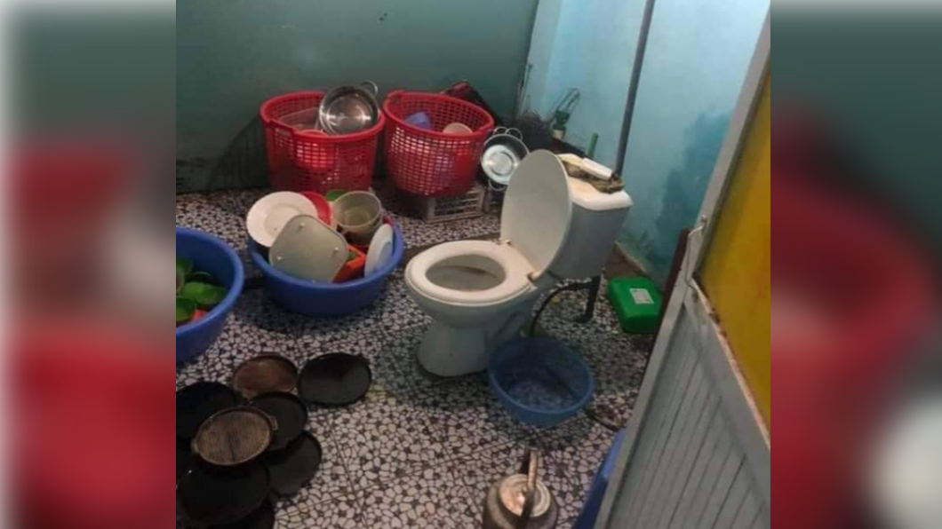 越南女子第一次到男友家，發現馬桶放在廚房。（圖／翻攝自《 Việt Giải Trí》）