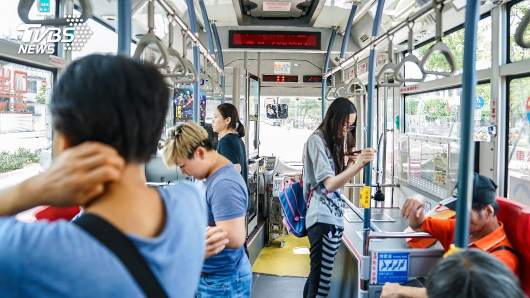 台灣的公車和捷運都有設置博愛座，但常常有不少人為了它而起衝突。（示意圖／shutterstock 達志影像）