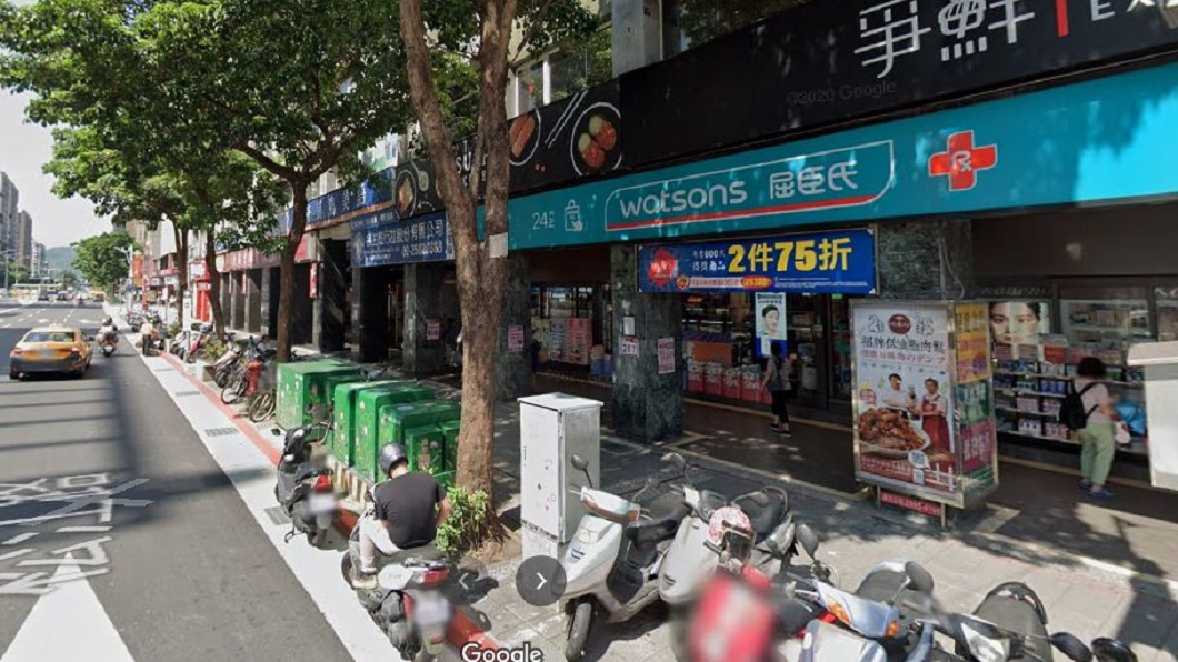 北市一名婦人在屈臣氏松江店踩到廣告傳單滑倒受傷，怒告該店店長過失傷害。（圖／翻攝自Google Map）