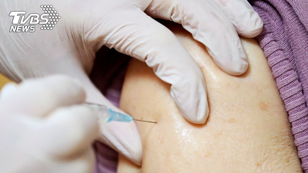 加州1名45歲護理師接種輝瑞疫苗超過一週，仍感染新冠病毒疾病。（示意圖／達志影像路透社）