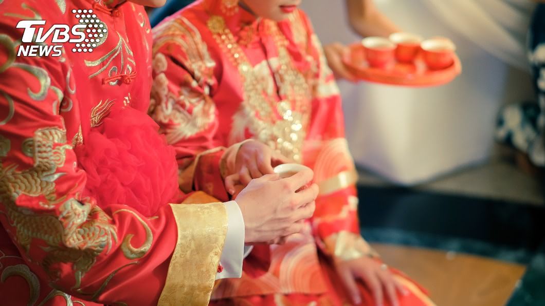華人社會中，結婚儀式仍有許多繁複的過程和習俗。（示意圖／shutterstock 達志影像）