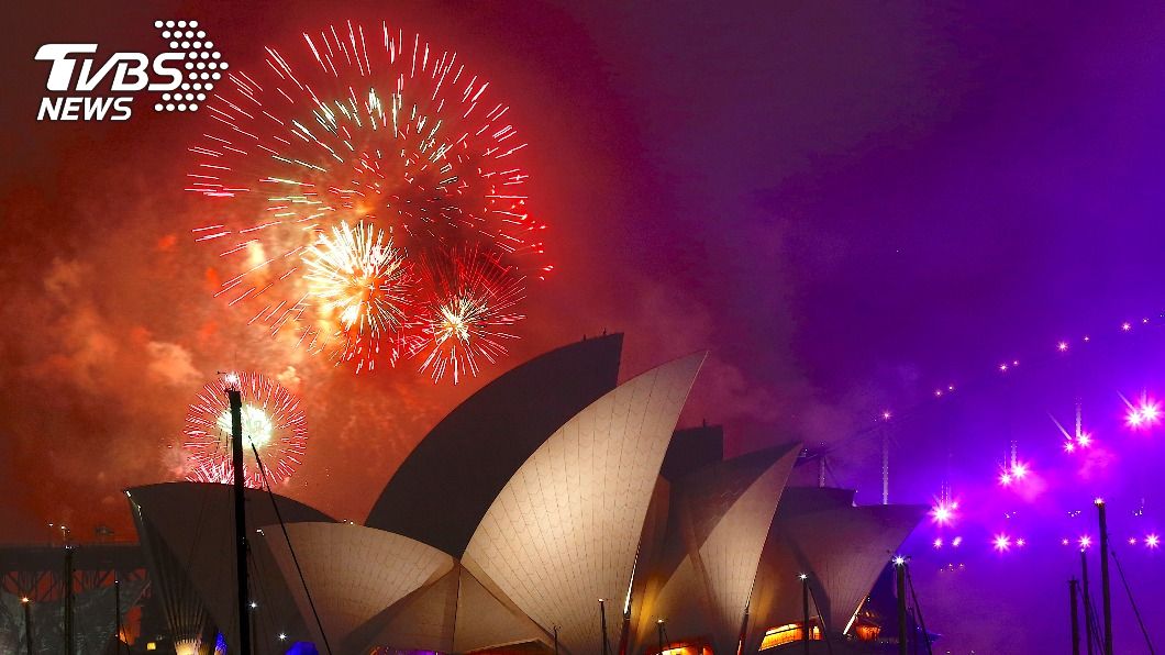 澳洲雪梨今（31）日晚間施放煙火迎接新年。（圖／達志影像路透社資料照） 