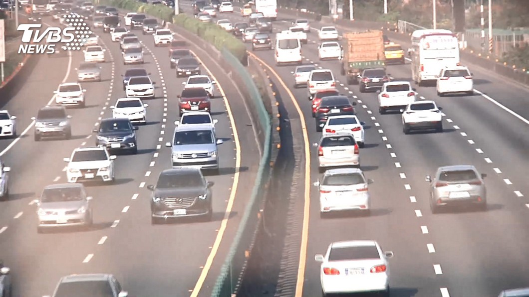 國道與前車靠太近收紅單駕駛稱 沒違規 Tvbs新聞網 國道與前車靠太近收紅單駕駛稱 沒違規 Tvbs新聞網