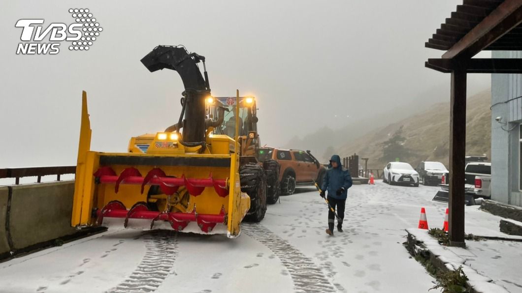 合歡山凌晨降雪。（圖／中央社）