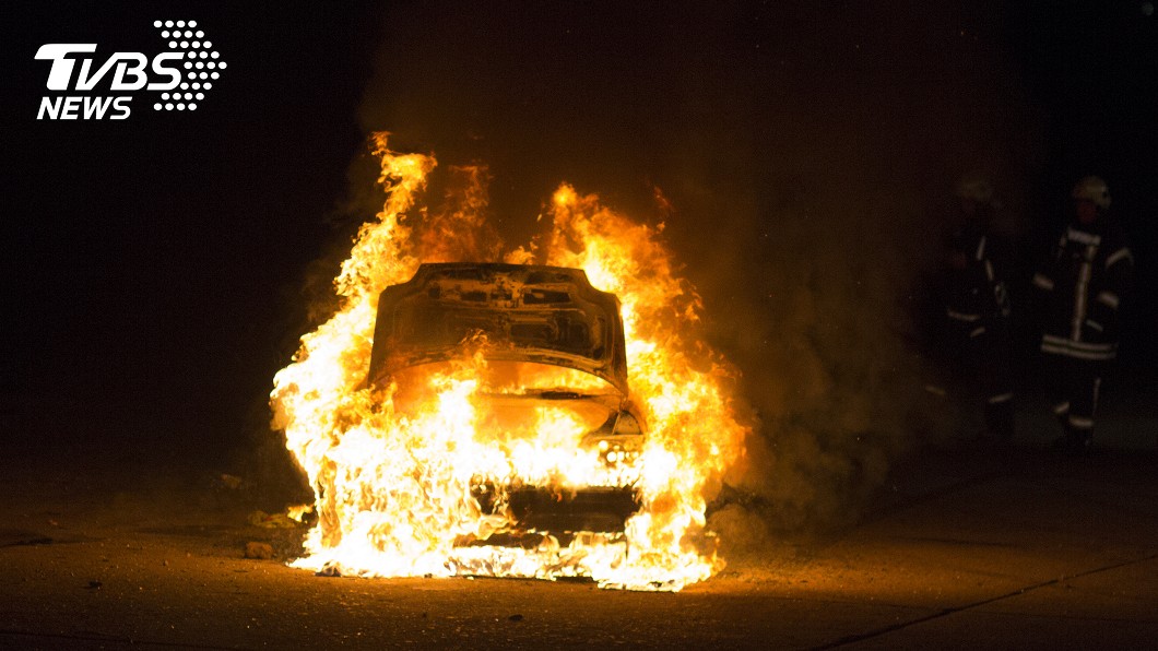 火燒車示意圖，與本事件無關／shutterstock達志影像