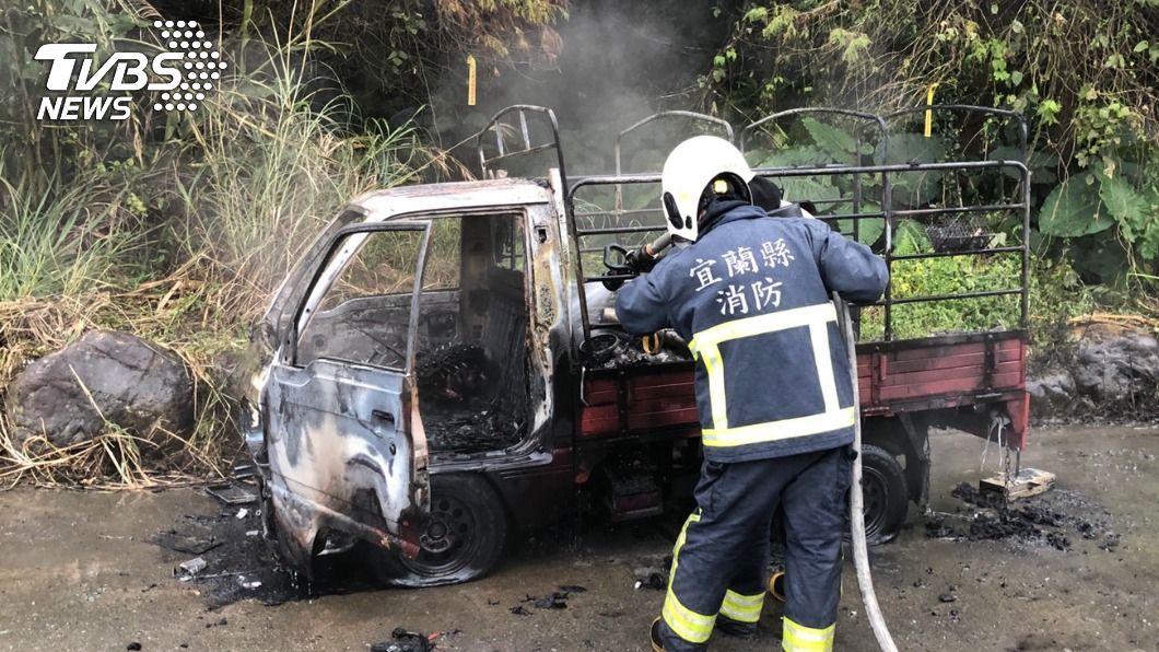 宜蘭驚傳火燒車意外。（圖／TVBS）