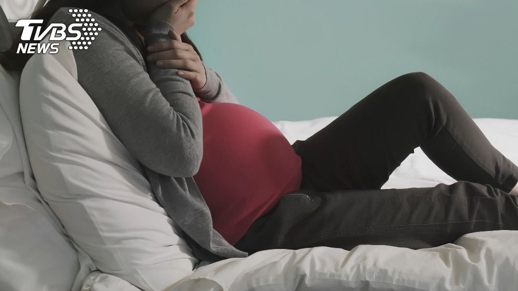 女子懷孕在家待產，被男友冷言冷語。（示意圖／shutterstock 達志影像）