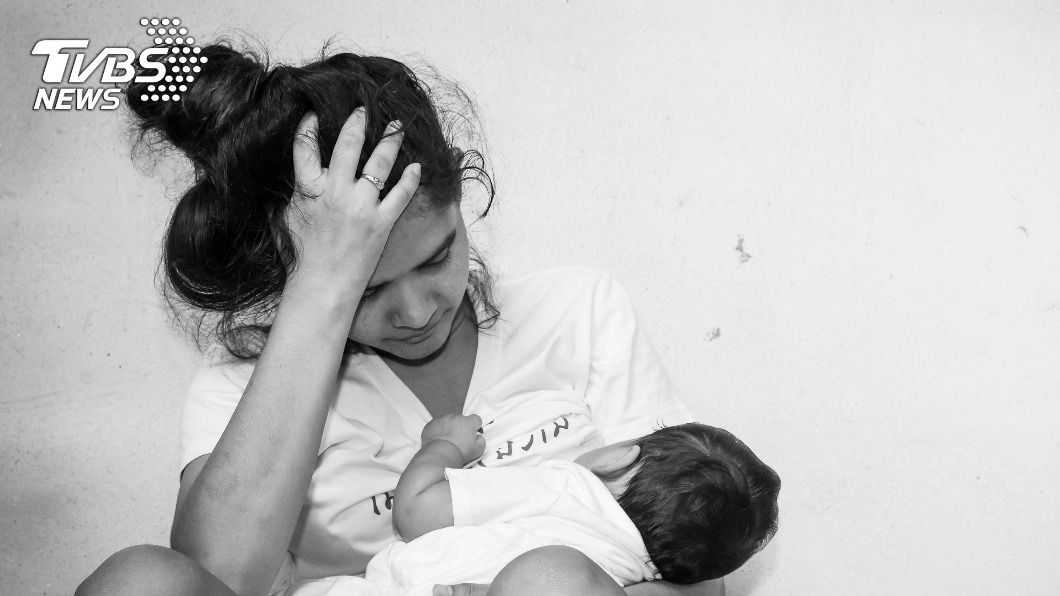 女子因獨自照顧嬰兒不滿。（示意圖／shutterstock 達志影像）