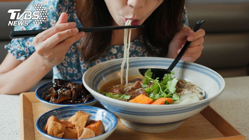 有近7成5的台灣人為了美食而安排旅行。（示意圖／shutterstock達志影像）