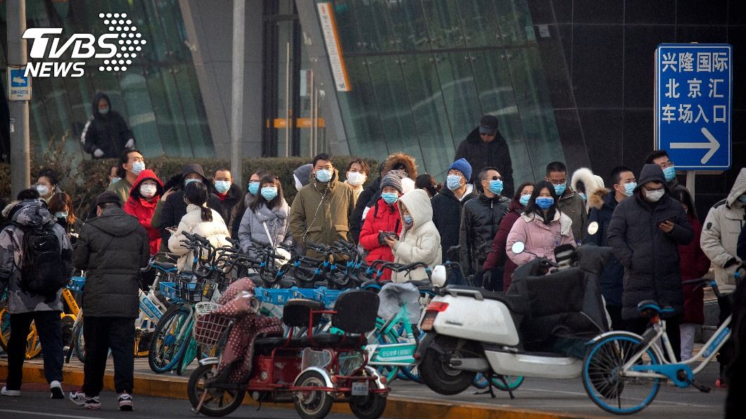北京民眾排隊等待接受檢測。（圖／達志影像美聯社）