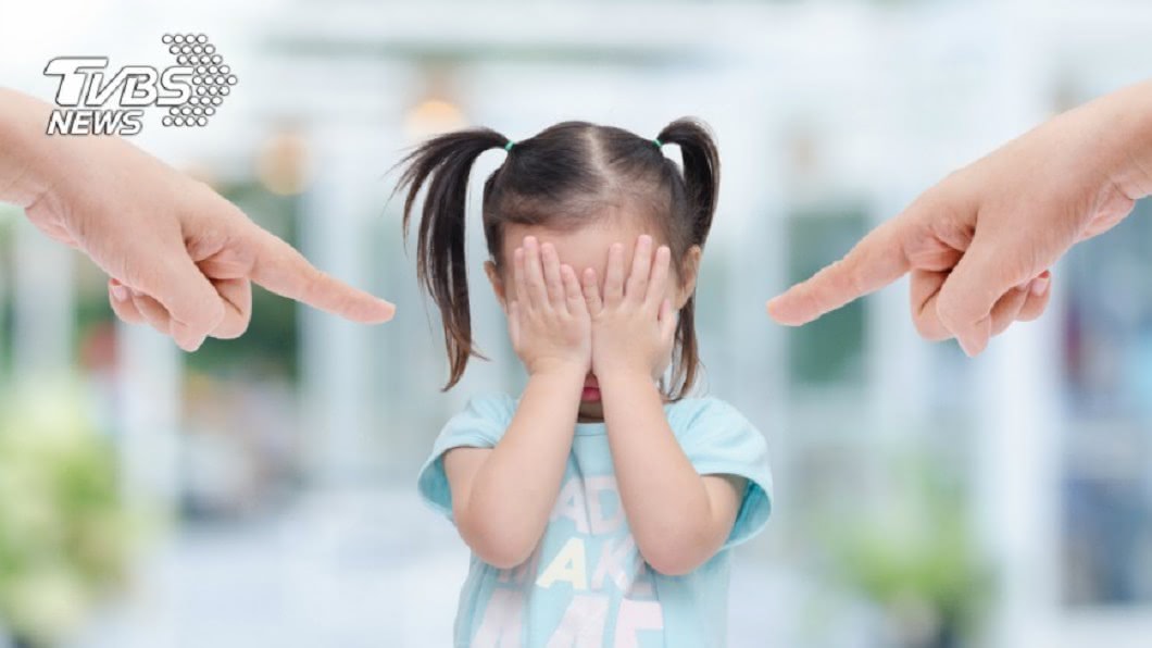 許多父母會恐嚇孩子來制止哭鬧。（示意圖，與當事人無關／shutterstock達志影像）