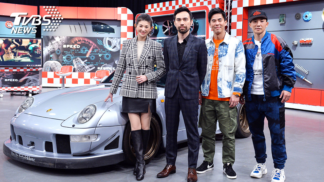 TVBS《地球黃金線》(左起)主持人蘇宗怡、電影《叱咤風雲》導演陳奕先和演員柯有倫、劉畊宏。圖／TVBS