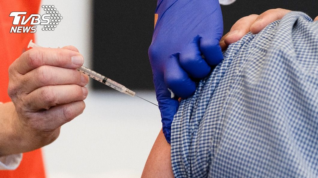 美國民眾接種新冠疫苗。（圖／達志影像路透社）