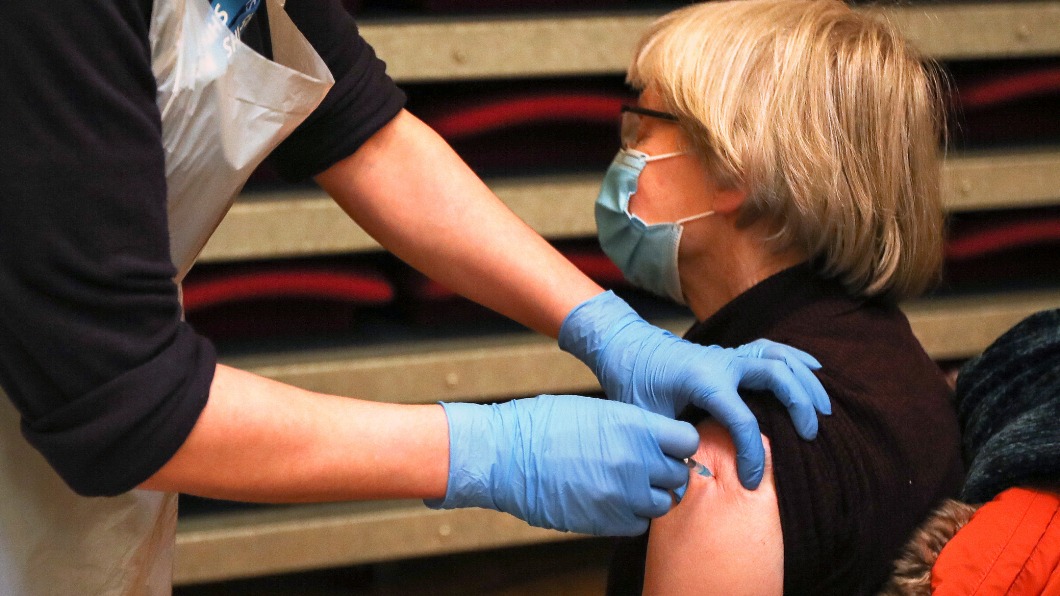 （圖／達志影像路透社） 英國新增1200起染疫不治　累計838萬人接種疫苗