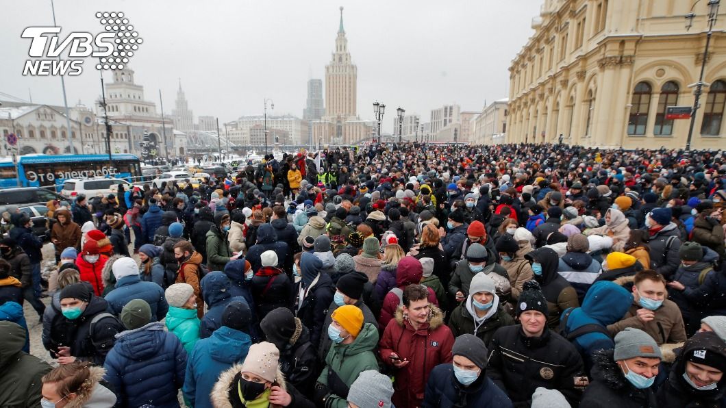 俄羅斯大批示威群眾湧上街頭。（圖／路透社）