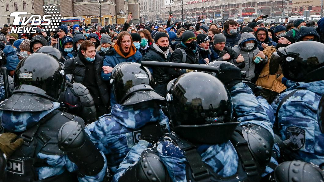 俄羅斯民眾上街示威要求釋放納瓦尼。（圖／達志影像美聯社）