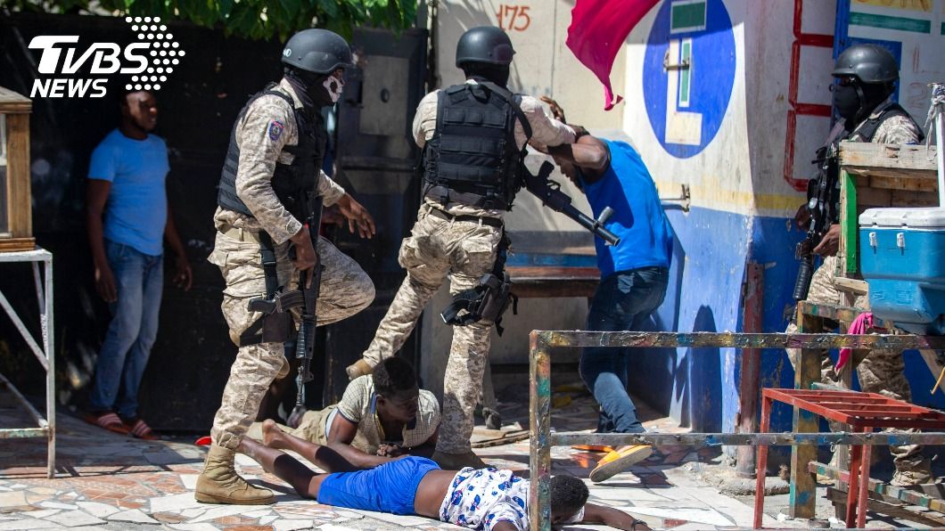 海地示威民眾與警方爆發衝突。（圖／達志影像美聯社）