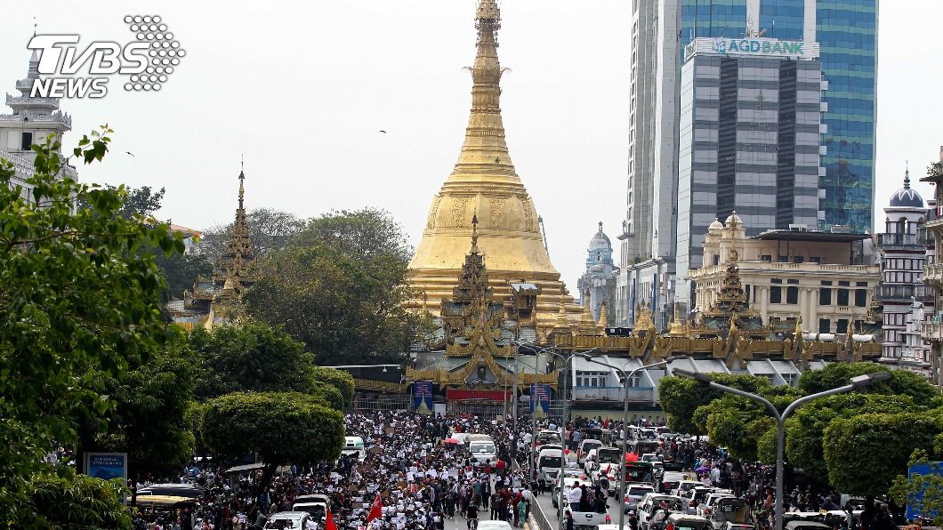 緬甸民眾抗議軍事政變。（圖／達志影像美聯社）