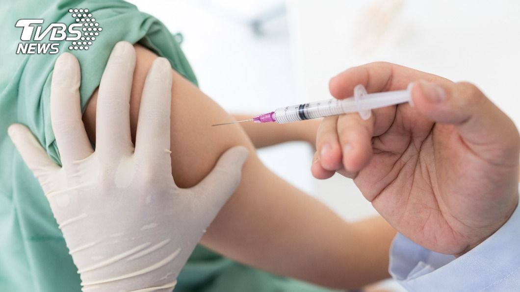 日本有醫療人員接種疫苗後疑似出現蕁麻疹症狀。（示意圖／shutterstock達志影像）