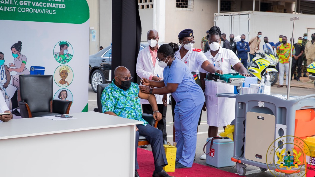 迦納總統阿庫佛艾杜接種免費疫苗。（圖／翻攝自Nana Addo Dankwa Akufo-Addo臉書）