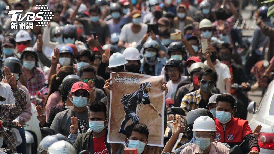 大批民眾持續上街抗議緬甸軍政府。（圖／達志影像路透社）