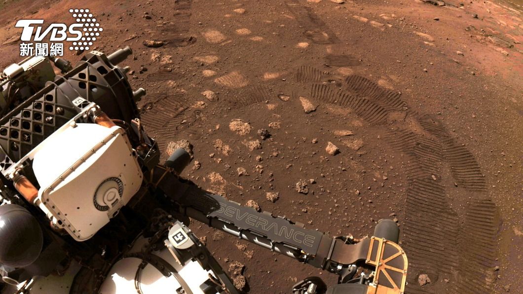 NASA表示，「毅力號」已在火星赤道北方的杰哲羅隕石坑上成功執行首次試駛。（圖／達志影像路透社）