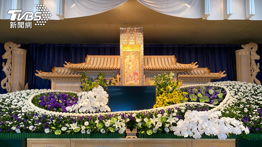 依照台灣習俗，家中1年內有2位親人過世，需要舉辦「祭空棺」儀式。（示意圖，與本文人物無關／shutterstock達志影像）