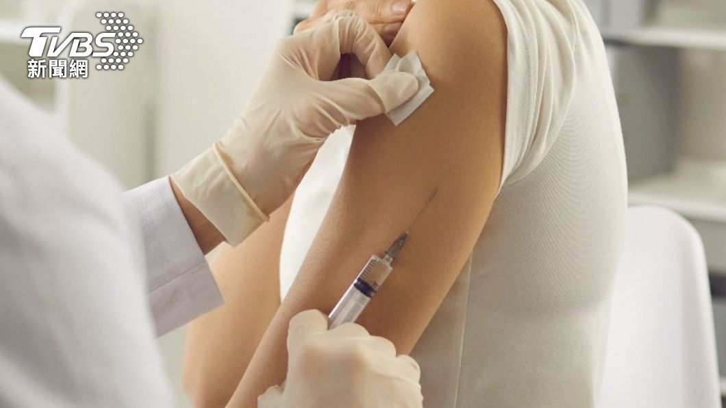 英國接種第一劑新冠疫苗人數攀升至2179萬6278人。（示意圖／shutterstock達志影像）