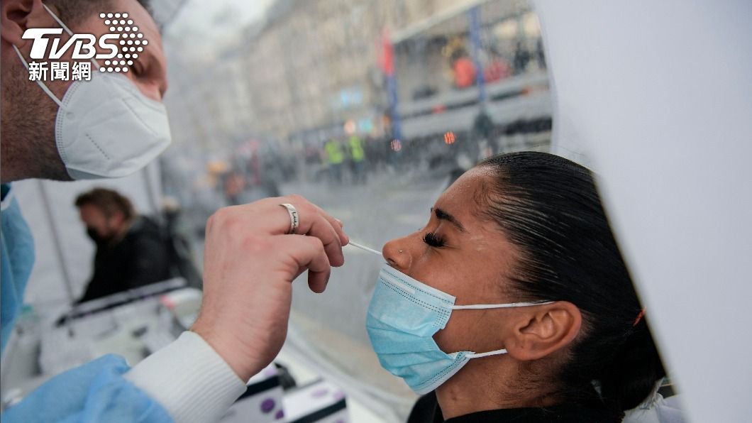 法國今（7）日新增2萬3306人確診新冠肺炎，較前天2萬3507人少，累計達388萬2408人確診。（圖／達志影像美聯社）