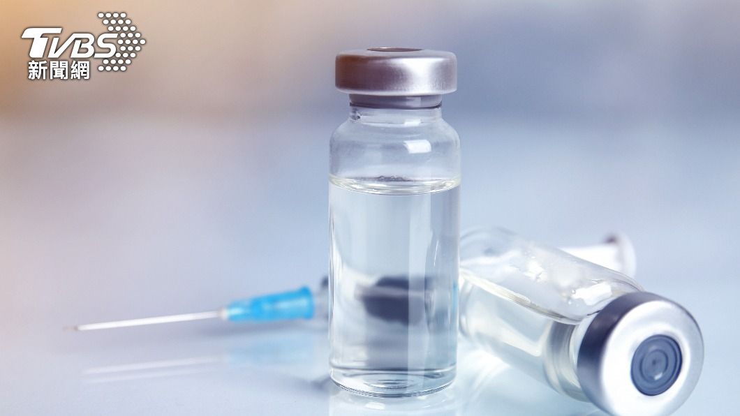 專家認為接種新冠疫苗後仍會傳播病毒，但風險很低。（示意圖／shutterstock 達志影像）