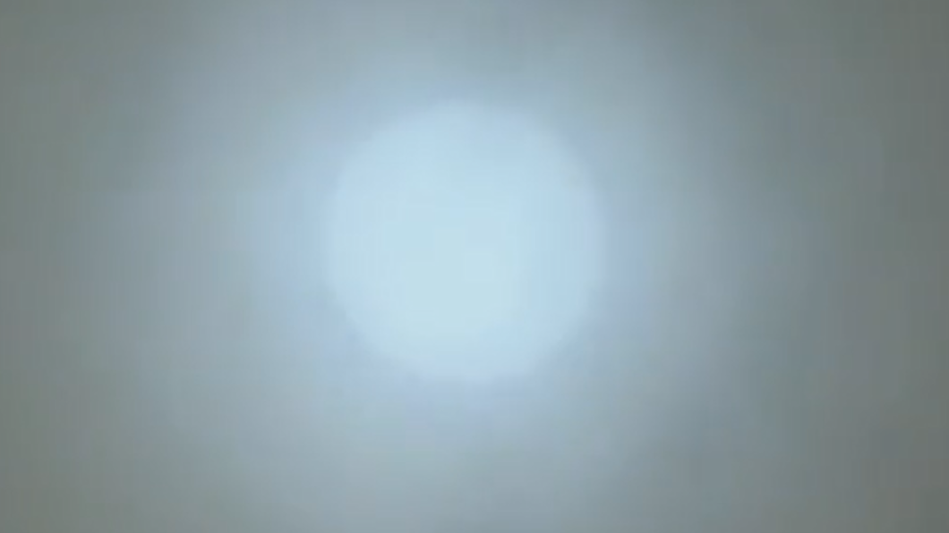 北京因沙塵暴驚見藍色太陽。（圖／翻攝自《北京日報》微博）