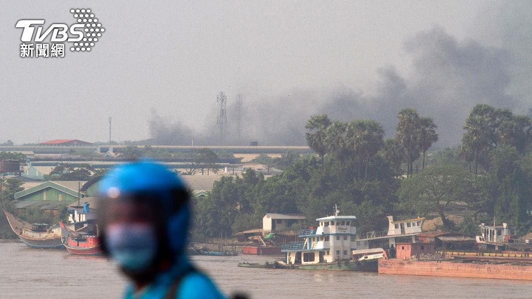 緬甸多間工廠遭人放火。（圖／達志影像路透社）