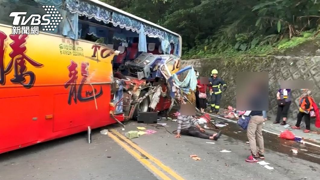 遊覽車撞蘇花山壁釀6死39傷的意外。（圖／TVBS）