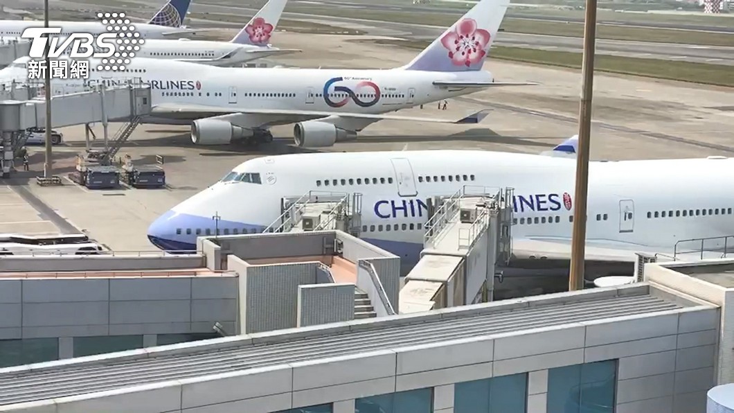華航4月12日再辦一場波音747-400客機送別活動。（圖／TVBS） 華航「空中女王」結束最後載客　邀百人地面送別