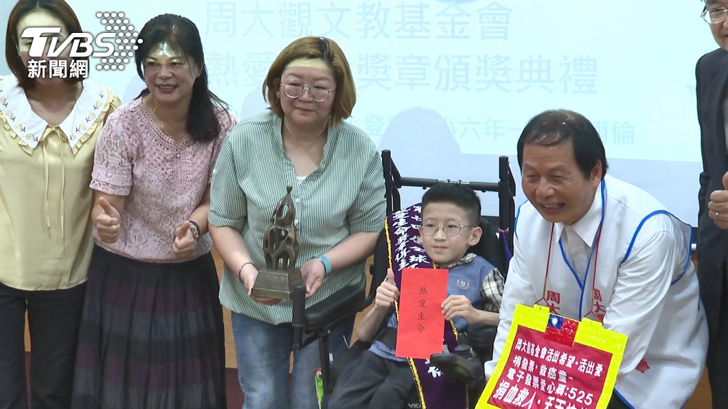 圖/TVBS 11歲童僅12公斤!全國唯一不知名罕病 孫翊倫獲熱愛生命獎章