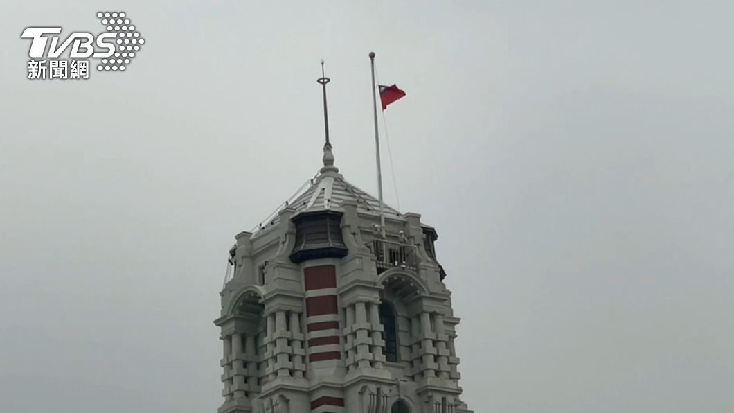 安倍晉三辭世，各級政府機關（構）、公立學校於7月11日下半旗1日，以感念日本安倍晉三前首相畢生對台灣的卓著貢獻。（圖/TVBS資料畫面）