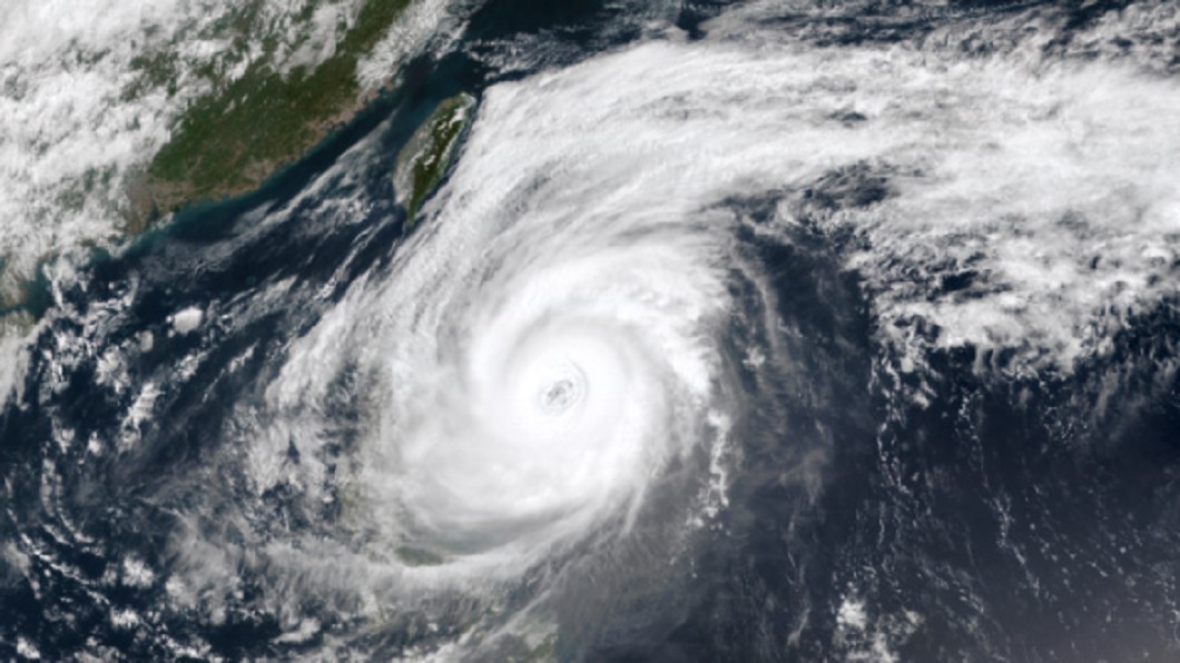 舒力基颱風目前已減弱為中度颱風。（圖／翻攝自中央氣象局）