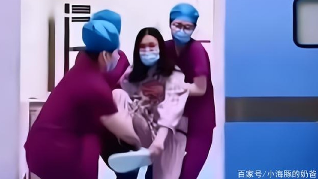 產婦恢復體力後氣得衝出病房要爆打丈夫。（圖／翻攝自小奶豚的奶爸百家號）