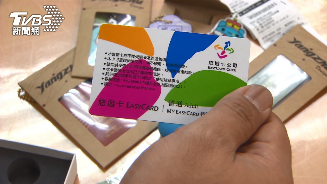 中央流行疫情指揮中心希望民眾多使用記名卡片，讓公共運輸達到實聯制。（圖／TVBS）