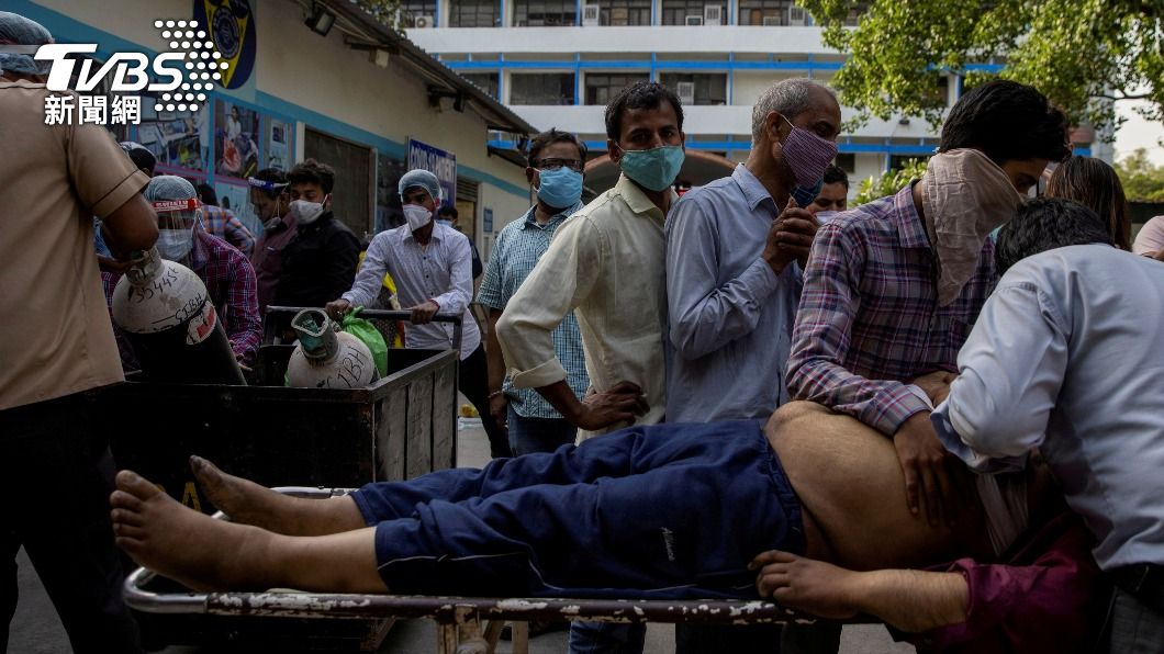 印度新冠疫情嚴重，醫療系統面臨崩潰。（圖／達志影像路透社）