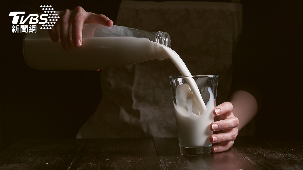 保久乳和鮮乳的來源相同，差別在於包裝及殺菌的不同。（示意圖／shutterstock達志影像） 鮮奶、保久乳、奶粉哪個營養？挑選原則曝光　一圖秒懂3差異