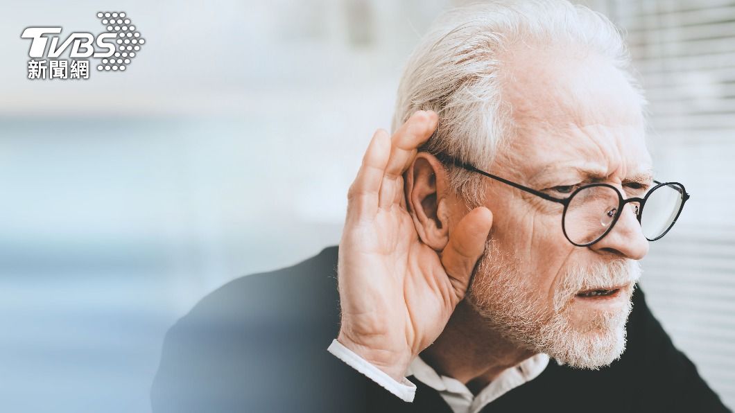 全台近4成長者有退化性聽力受損問題。(示意圖/shutterstock達志影像) 長者重聽難溝通?醫親授這招免拉高分貝對話更有效